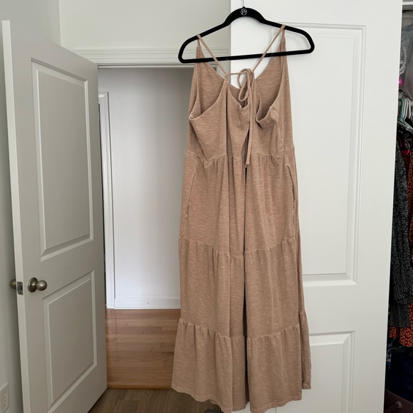 Old navy tan maxi dress - Picture 2 of 2